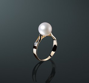 Золотое кольцо с жемчугом бриллианты к-16кж: белый пресноводный жемчуг, золото 585°